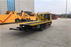 燕莎非事故拖车