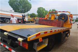 燕莎附近拖车电话号码服务